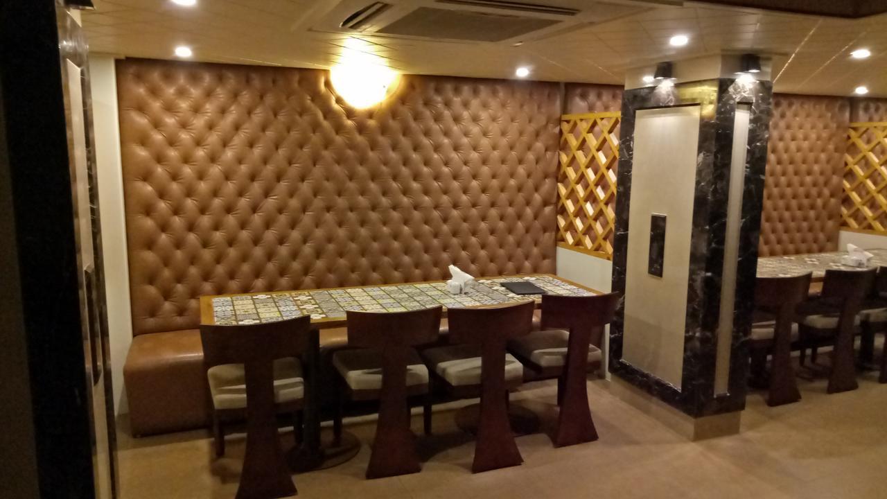 Hotel Umesh Daman Eksteriør billede