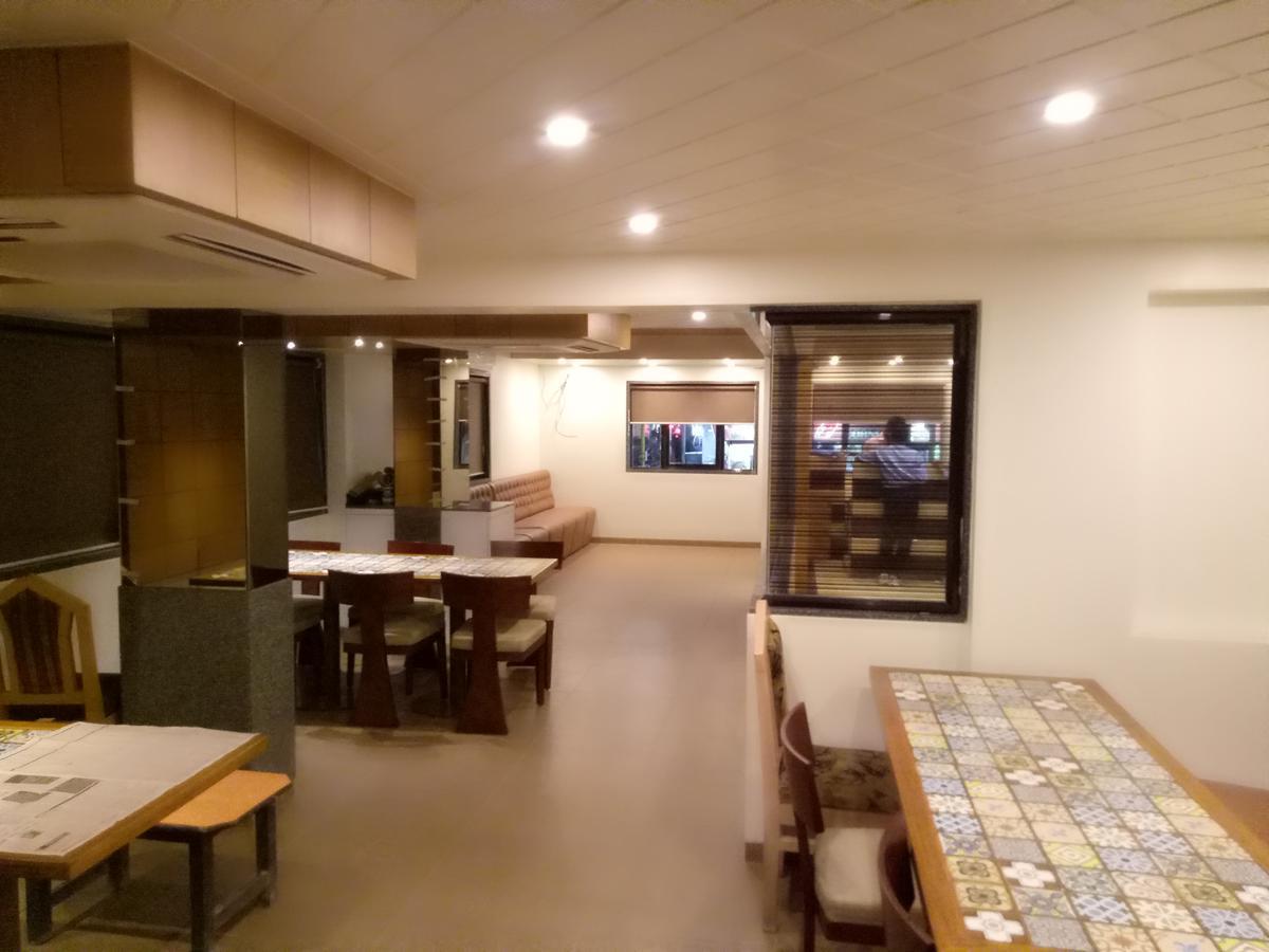 Hotel Umesh Daman Eksteriør billede